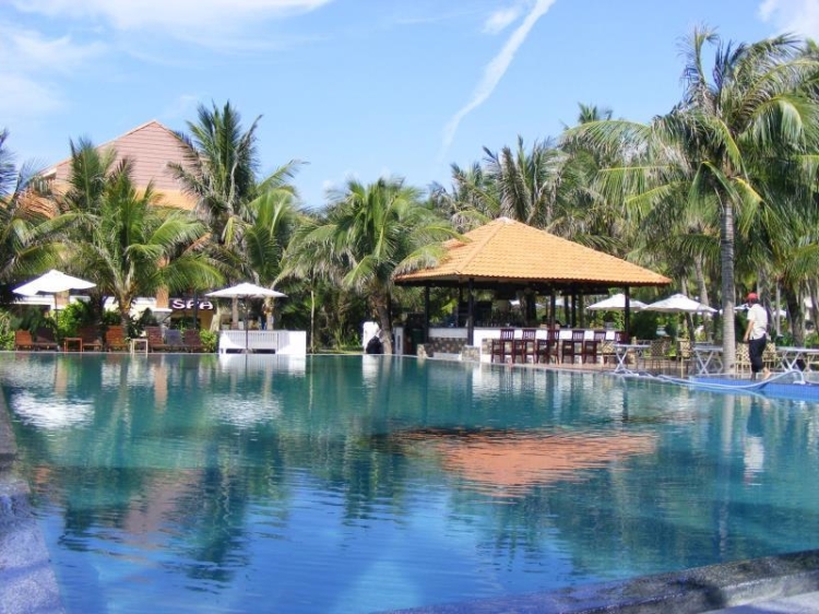 DESSOLE SEA LION BEACH RESORT